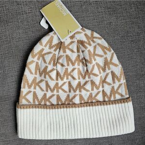 Michael Kors Women`s Bordered MK Logo Cuff Beanie HAT Tan & white NWT